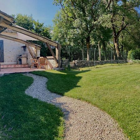 gîte de charme avec piscine Montpezat-de-Quercy Extérieur photo