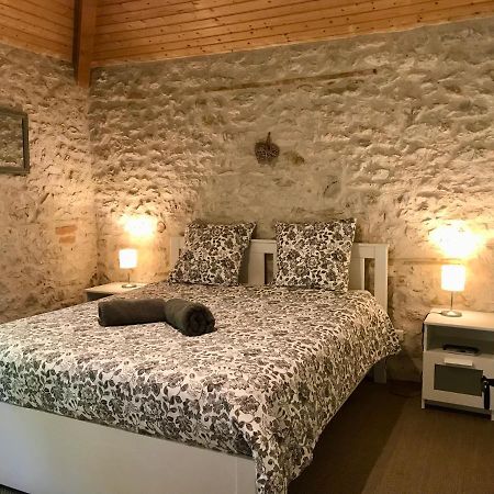 gîte de charme avec piscine Montpezat-de-Quercy Extérieur photo
