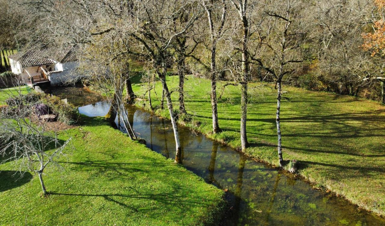 gîte de charme avec piscine Montpezat-de-Quercy Extérieur photo