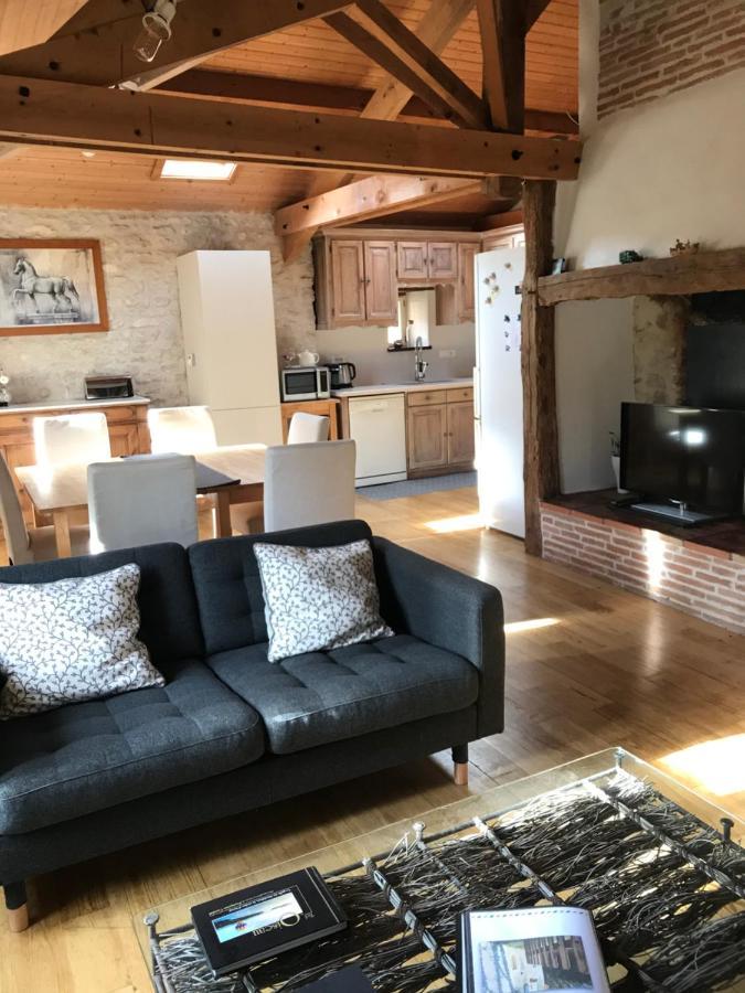 gîte de charme avec piscine Montpezat-de-Quercy Extérieur photo