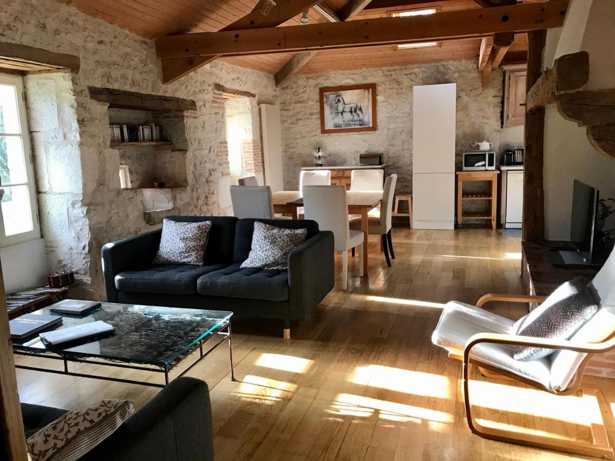 gîte de charme avec piscine Montpezat-de-Quercy Extérieur photo