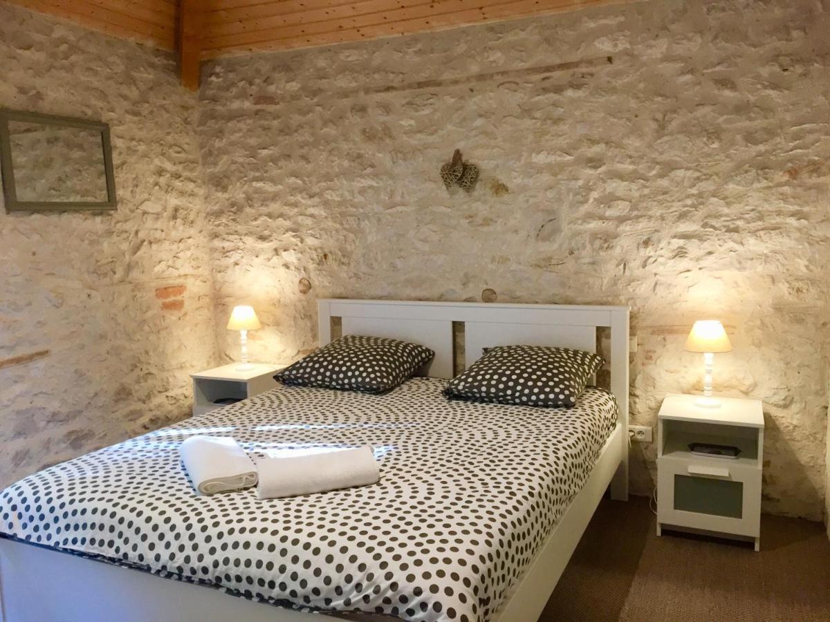 gîte de charme avec piscine Montpezat-de-Quercy Extérieur photo