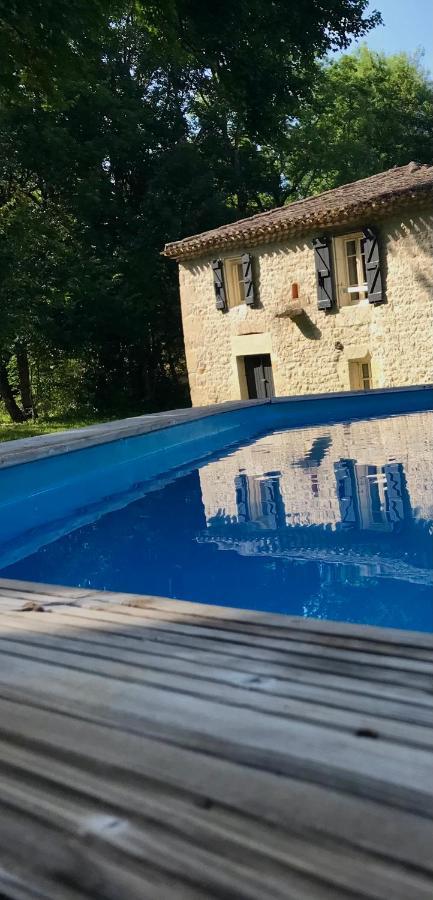 gîte de charme avec piscine Montpezat-de-Quercy Extérieur photo